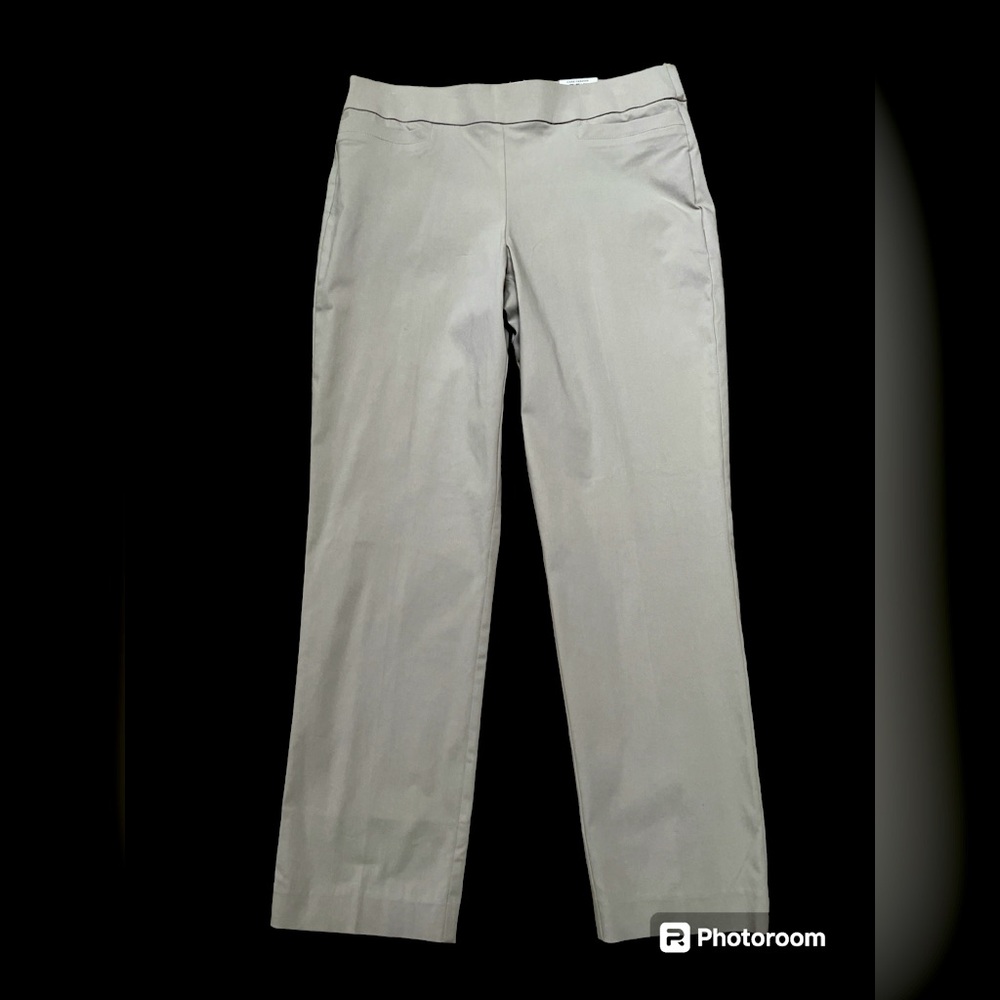 NWT JM Collection taupe slim leg pant. Size L